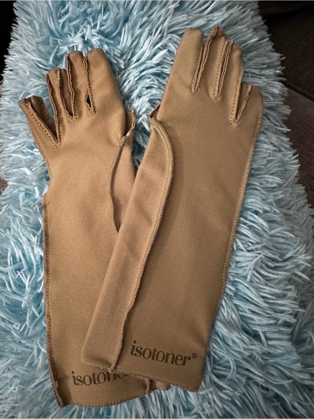 isotoner Long Stretch Gloves in Brown